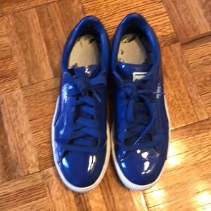 Patent leather blue Puma Basket sneakers